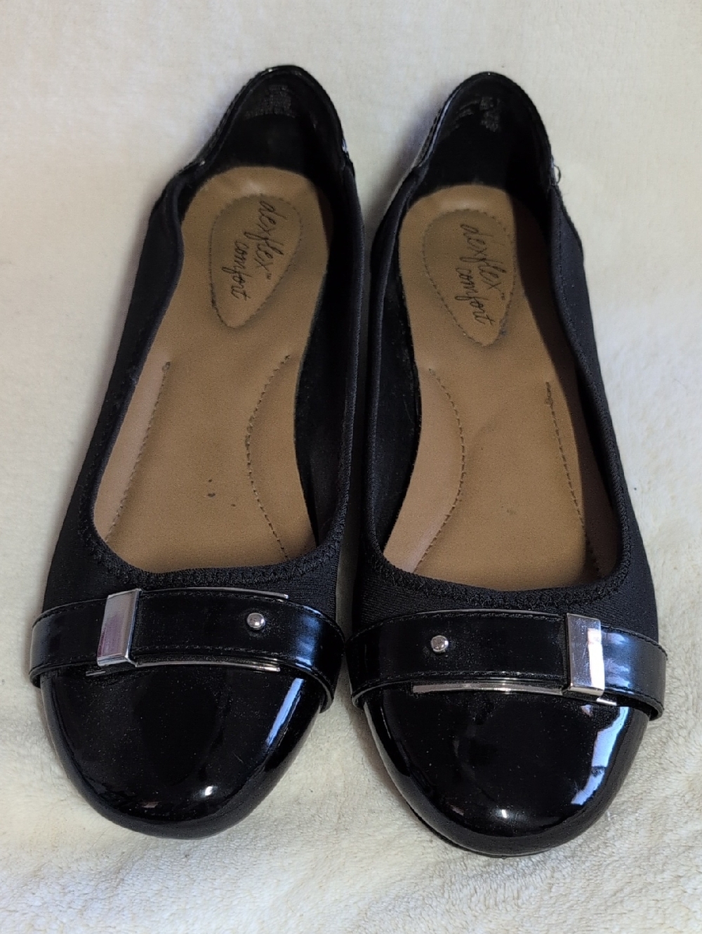 dexflex comfort Black Patent Toe Ballet Flats with Silver Accent